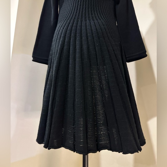 Timeless Black Knit Cardigan - Picture 5 of 9